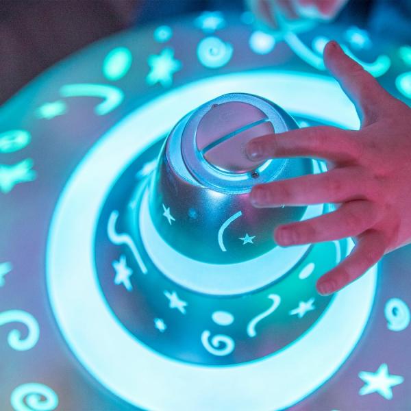Grande toupie lumineuse et musicale