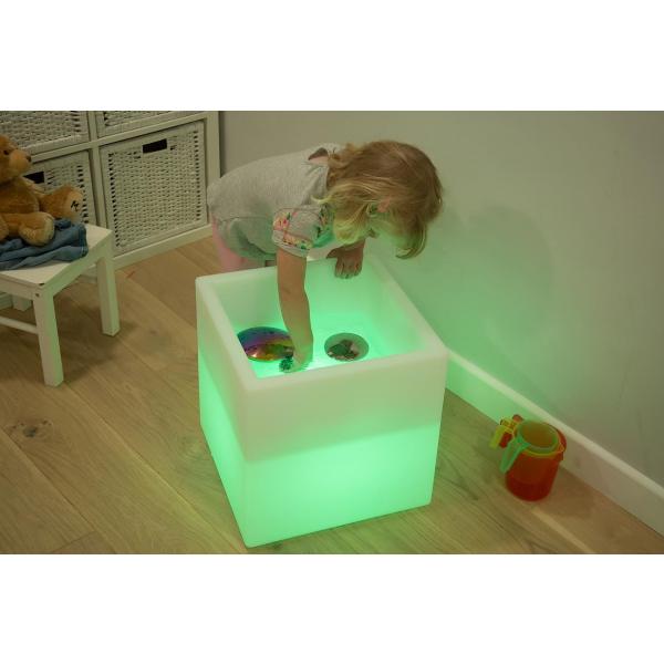 Deze massief rubberhouten frames met handgrepen die een paneel met glinsterende glitter omsluiten, é