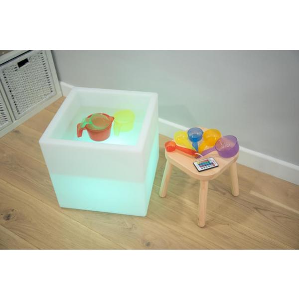 Deze massief rubberhouten frames met handgrepen die een paneel met glinsterende glitter omsluiten, é