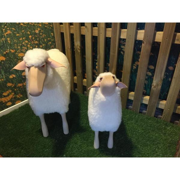 Mouton avec de laine (aux poils courts) 60 cm - blanc