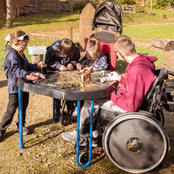 Tuff Tray – Table d’activités