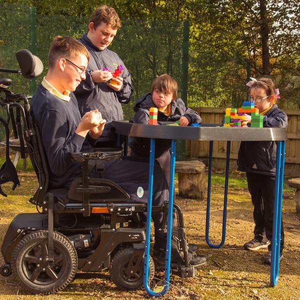 Pieds règlable pour table d'activités Tuff Tray - fauteuils roulants