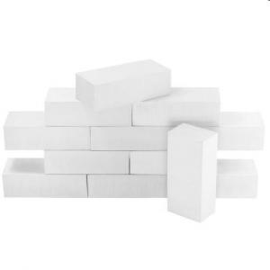 Briques en mousse blanche