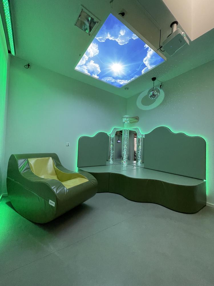 Salle snoezelen avec panneau de plafond LED